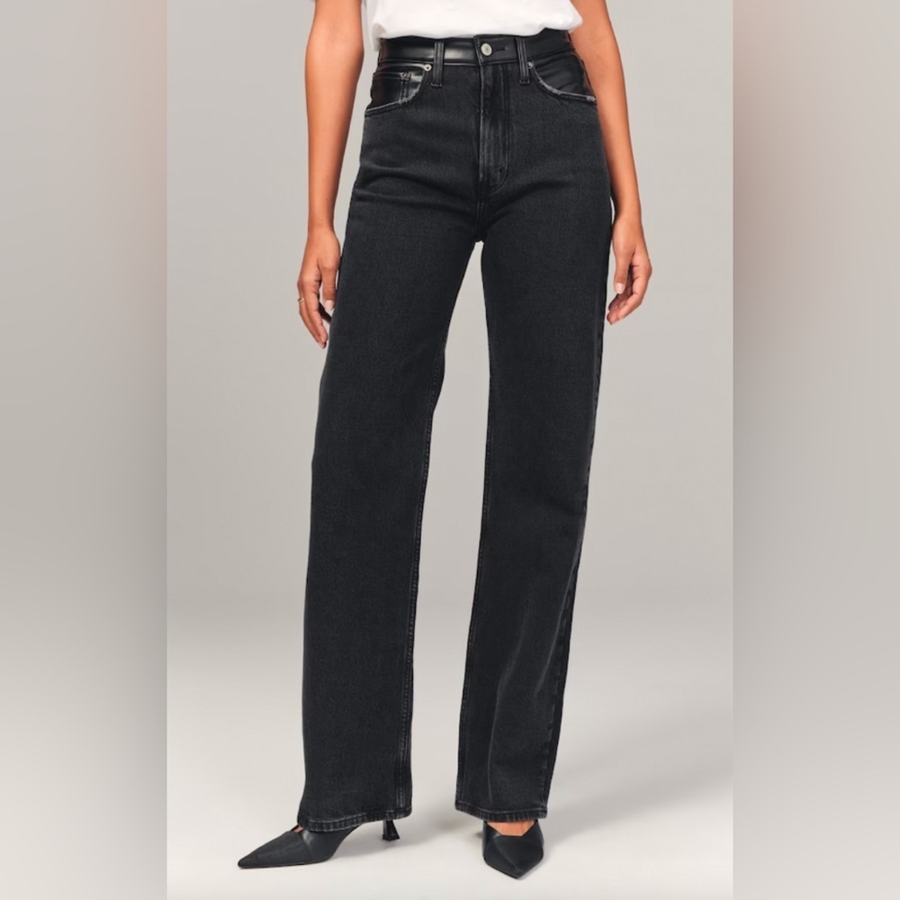 Abercrombie & Fitch Black 90s Relaxed High Rise Straight Leg Mixed Jean 30/10R